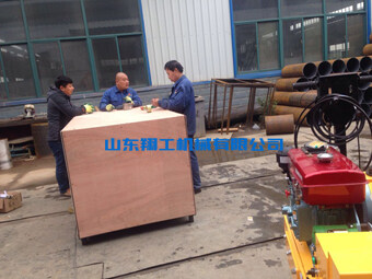山東翔工機(jī)械小型壓路機(jī)發(fā)貨現(xiàn)場(chǎng)忙！