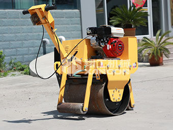 為什么別人家小型壓路機(jī)長(zhǎng)壽？秘訣在這里！
